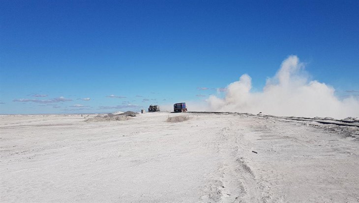 Томские химики склеивают пыль на казахских полях