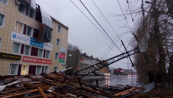 Ночной ураган повредил три балкона и опору ЛЭП в Томске