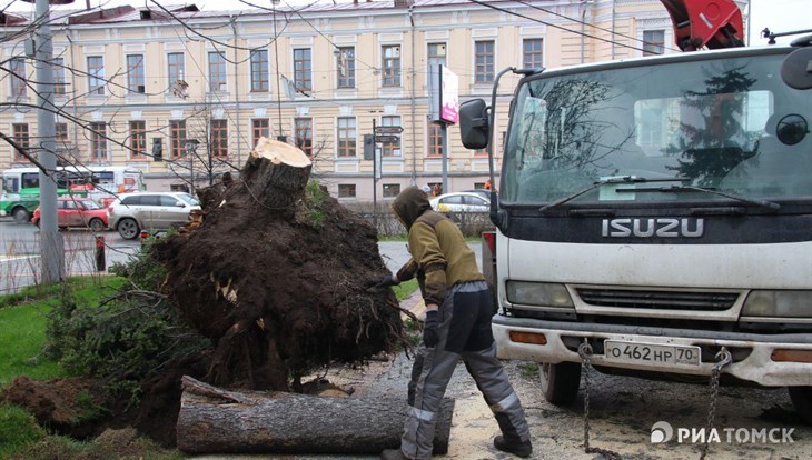 Ночной улет: последствия урагана в Томске – фото