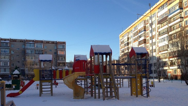 Томскнефть профинансировала строительство трех детских площадок