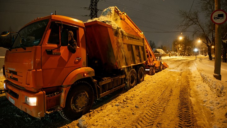 Мэрия: снег из дворов Томска должны вывозить в 10-дневный срок