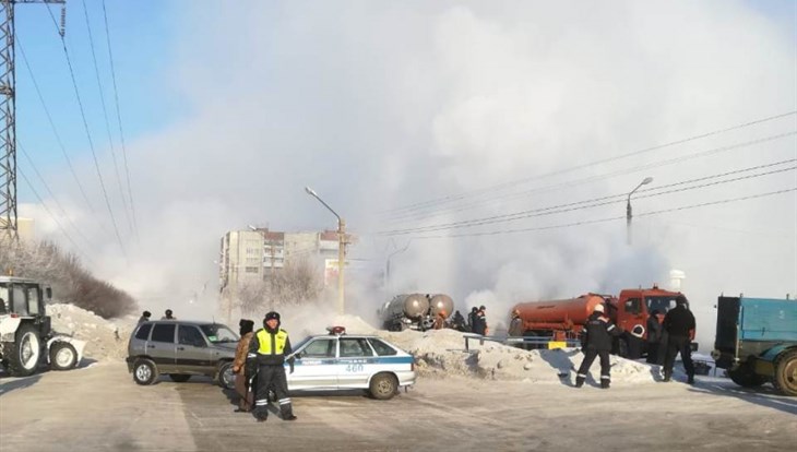 Движение ограничено в районе порыва теплотрассы на Беринга в Томске