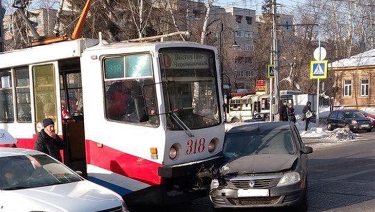 Мужчина пострадал в ДТП с участием трамвая в центре Томска