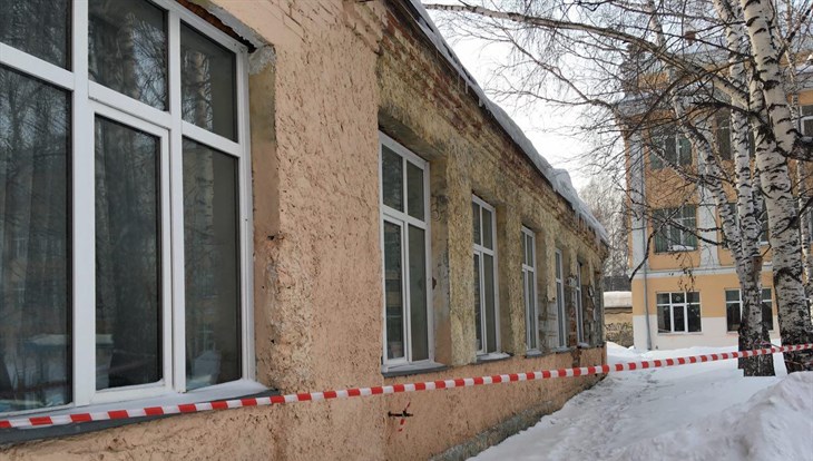 Мэр Томска потребовал провести проверку из-за обрушения в школе №41
