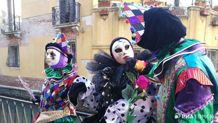 Из Томска в Венецию: маски крупнейшего фестиваля Италии
