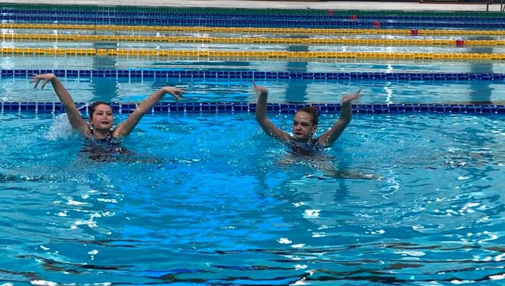 The first synchronized swimming competitions held in Tomsk on Saturday
