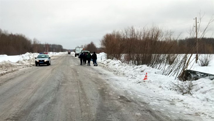 УАЗ опрокинулся на сельской дороге, трое томичей попали в больницу
