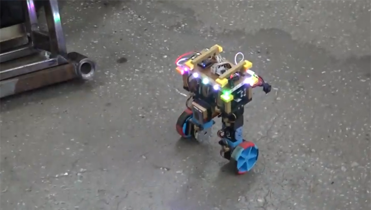 Ученый ТПУ сконструировал балансирующего робота на двух ногах