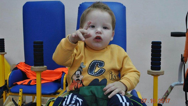 Томичей просят помочь 3-летнему мальчику пройти курс реабилитации