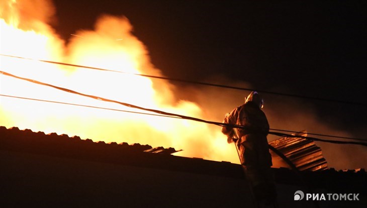 Шашлычная на Большой Подгорной сгорела ночью в Томске