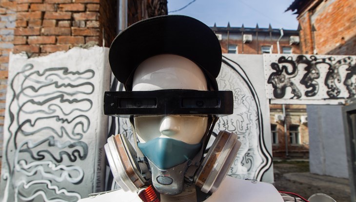 Робот-аватар и граффити: уличная галерея на задворках в центре Томска