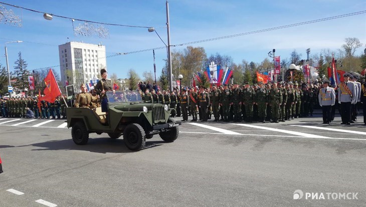 Колонна ретротехники открыла Парад Победы в Томске
