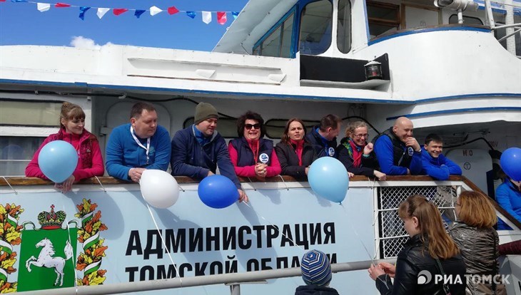 Плавучая поликлиника отправилась в 19 рейс на север Томской области