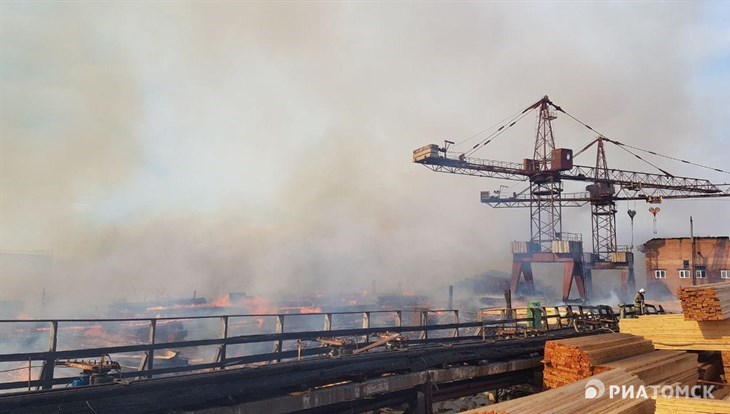 МЧС: Пожар на складе пиломатериалов в Томске локализован