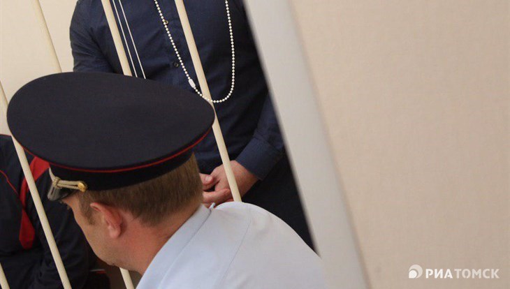 Суд ждет лже-полисмена, снявшего с карты пенсионера в Томске 50тыс руб