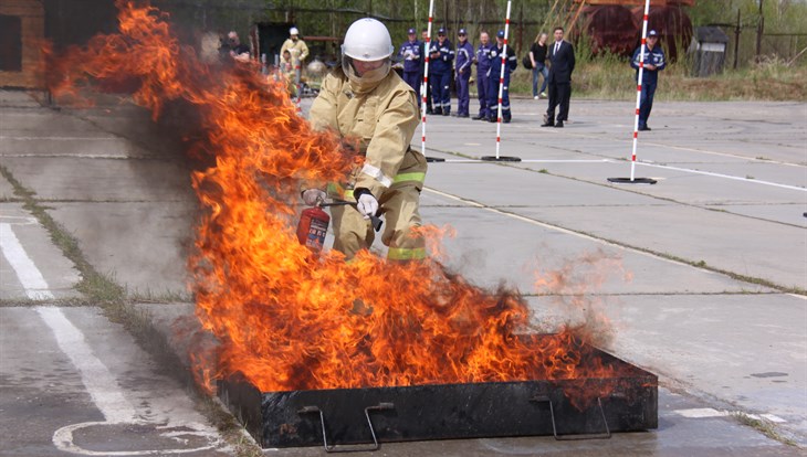 Томскнефть определила лучших сотрудников-огнеборцев на конкурсе