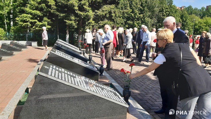 Томичи передали землю с воинских кладбищ для мемориала в Москве