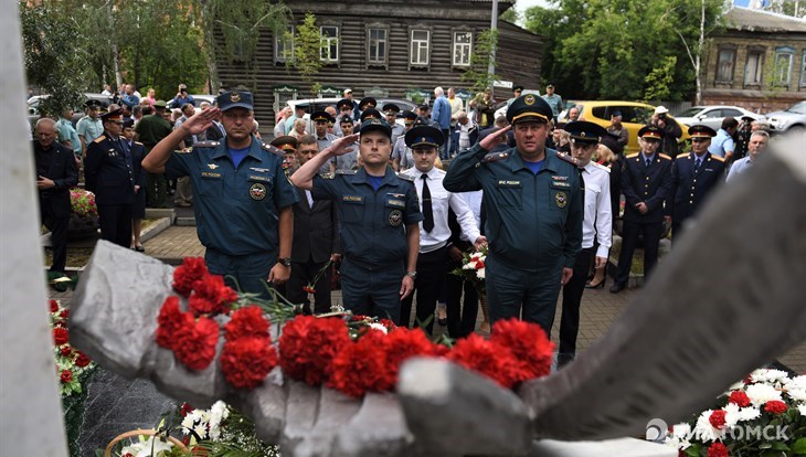 Томичи почтили память погибших курсантов военного училища связи