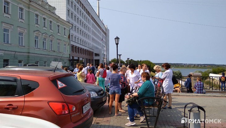 Люди эвакуированы из зданий суда и детской поликлиники в центре Томска