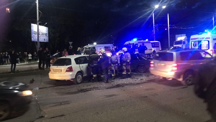 Шесть человек пострадали в ДТП с тремя автомобилями в Томске