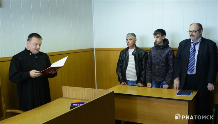 Томский суд вернул прокурорам дело о порче машины, задавившей собаку