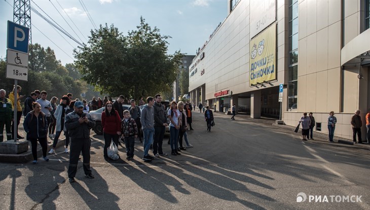 Более 130 человек эвакуировали из томского ТЦ Манеж во время учений