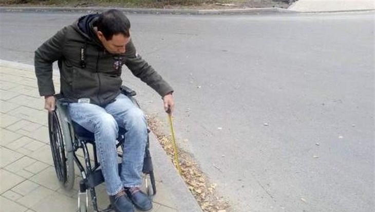 Эксперт-инвалид потестил новый тротуар на Красноармейской в Томске