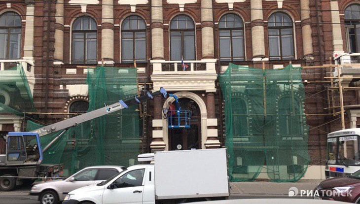 Ремонт предотвратил частичное обрушение фасада Дома офицеров в Томске