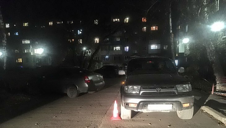 Внедорожник Toyota сбил 5-летнего мальчика во дворе дома в Томске