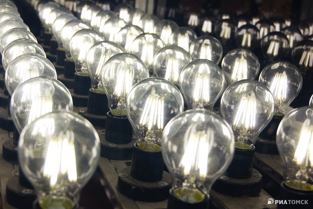 Запуск роботизированной линии сборки светодиодных ламп состоялся на томской лампочке. После открытия участка по производству филаментных нитей это будет первая попытка локализовать производство экономичного освещения в РФ. В настоящее время подобная продукция в основном импортируется из Китая.