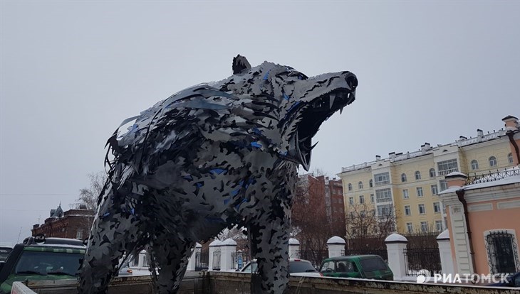 Стальной мишка весом в 1,5 тонны совершает вояж по Томску в четверг