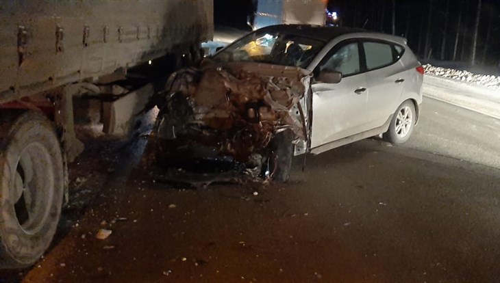 Пять авто столкнулись на трассе под Томском из-за отвалившегося колеса