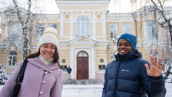 Томские студенты-иностранцы должны сдать отпечатки после въезда в РФ