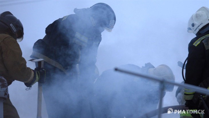 Пожарные ликвидируют возгорание в швейном цехе колонии в томском Асине