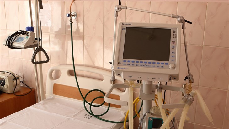 Еще один пациент с COVID-19 подключен к аппарату ИВЛ в Томской области