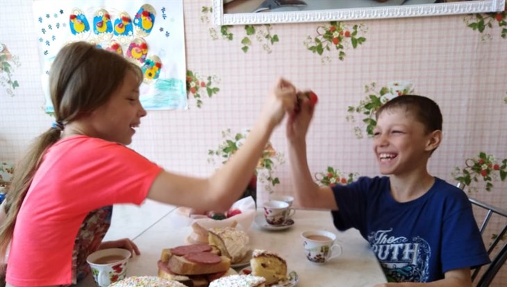 Найти семью и себя: как в Томской области помогают сиротам