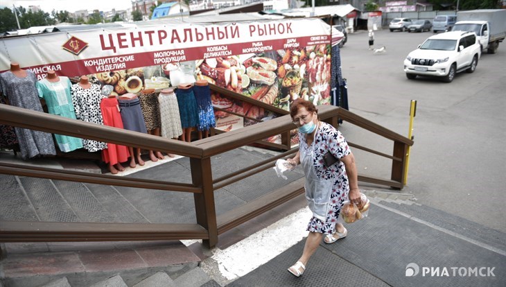 Центральный рынок Томска продолжает работать при закрытых дверях