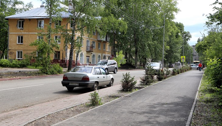 Дорожники завершают рисовать разметку на улицах Томска, где был ремонт