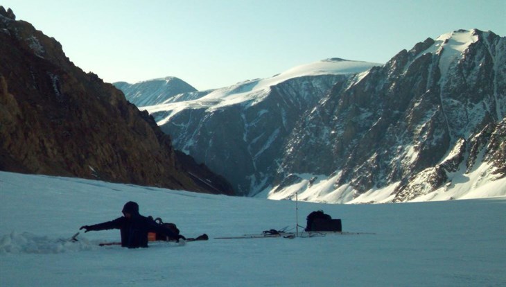 Ученые ТГУ установили новые приборы для наблюдения за ледниками Алтая