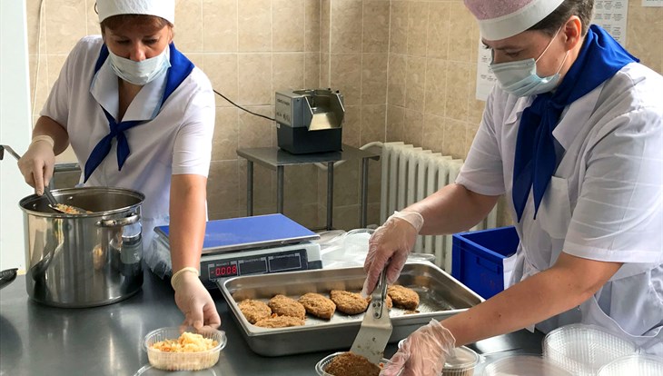 СХК два месяца будет кормить медиков, лечащих от COVID-19 в Северске