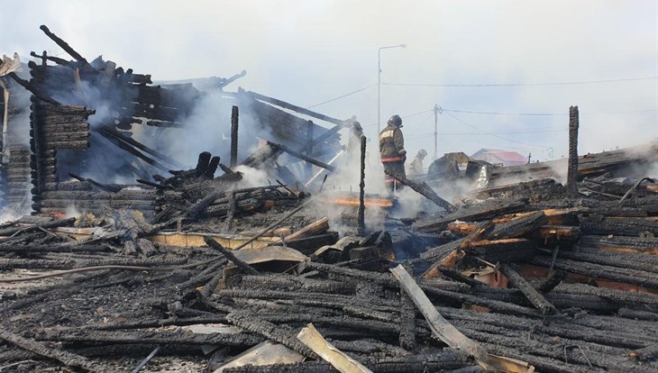 Огонь полностью уничтожил деревянную церковь в томском Зоркальцеве