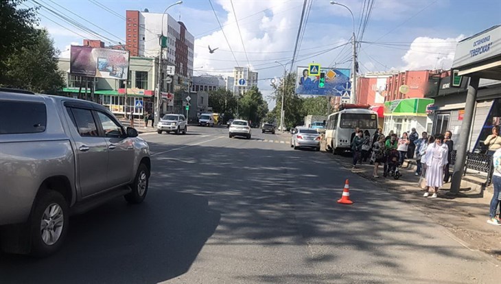 Пенсионерка выпала из маршрутки в Томске и получила травмы