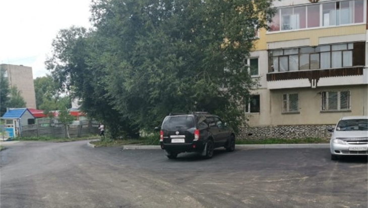 Рабочие завершили благоустройство квартала в районе ул. Лазо в Томске