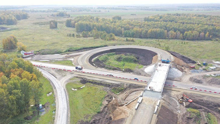 Укладка полотна началась на мостах развязки Томск-Кемерово-Новосибирск