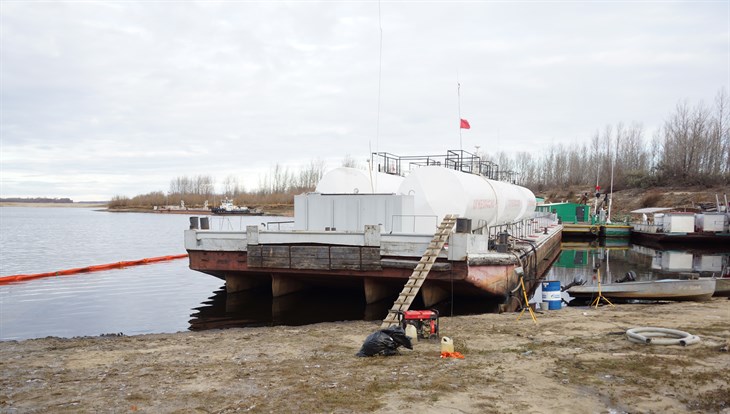 Специалисты завершили очистку Оби от нефти на томском севере