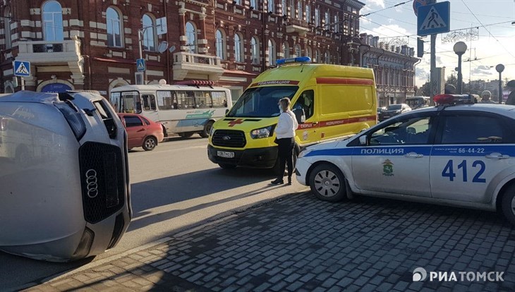 Пробка образовалась из-за ДТП с 3 авто и троллейбусом у мэрии Томска
