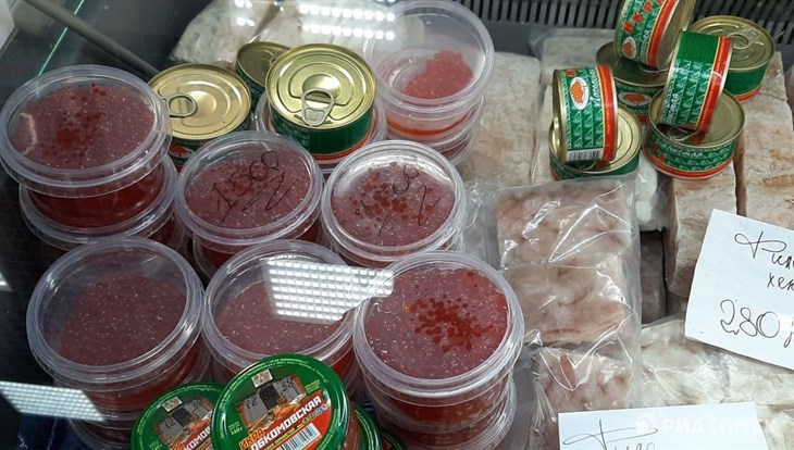 По бутербродику? Эксперты оценили качество красной икры в Томске