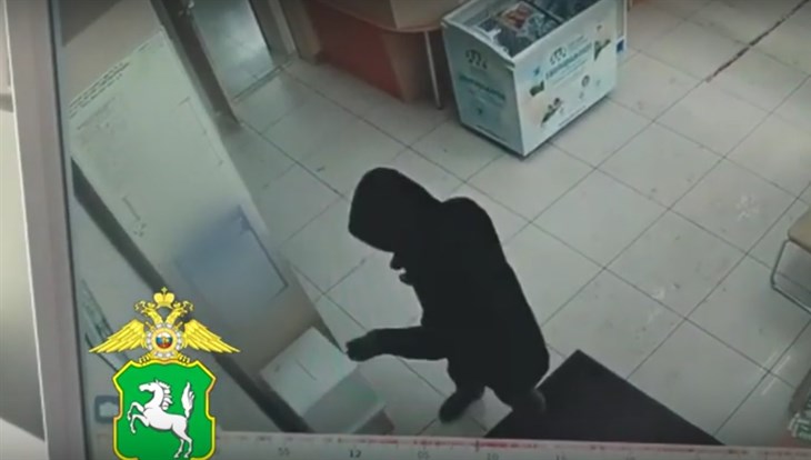 Полиция ищет мужчину, укравшего пожертвования из куба в томской аптеке