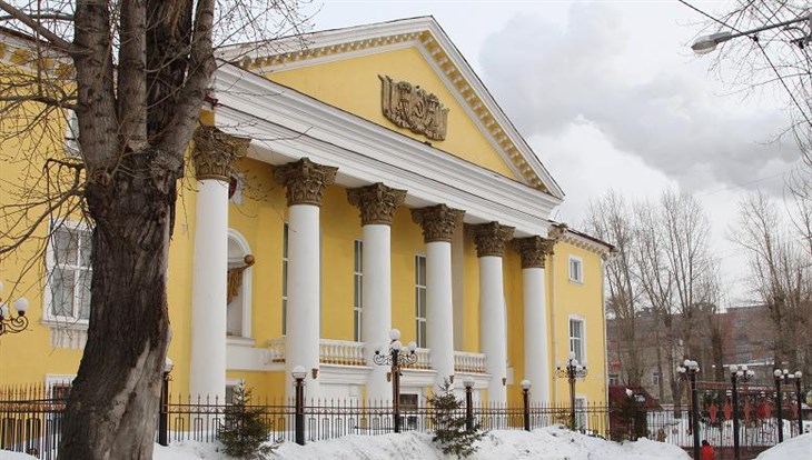 Дворец торжеств на Енисейской в Томске арестован за долги по налогам