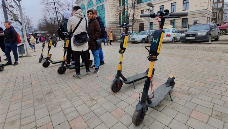 Власти Томска планируют ужесточить правила езды на арендных самокатах